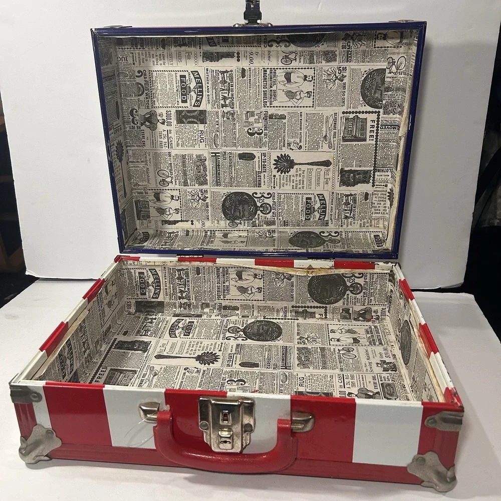Vintage American Flag Metal Trunk Newspaper Lined Interior Patriotic Chest